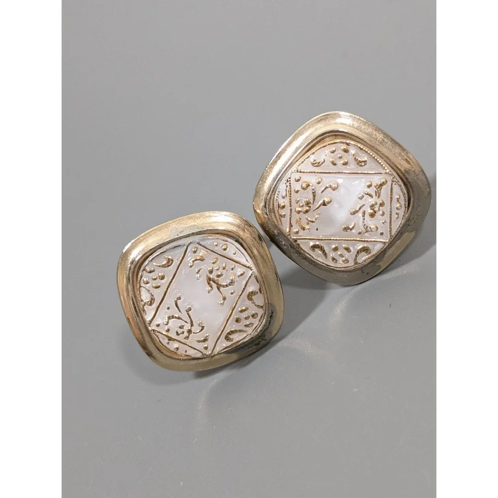 Vintage White Glass Ornate‎ Gold Tone Square Cufflinks